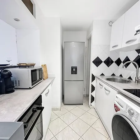 Moderne Avec Parking Prive Gratuit Apartman